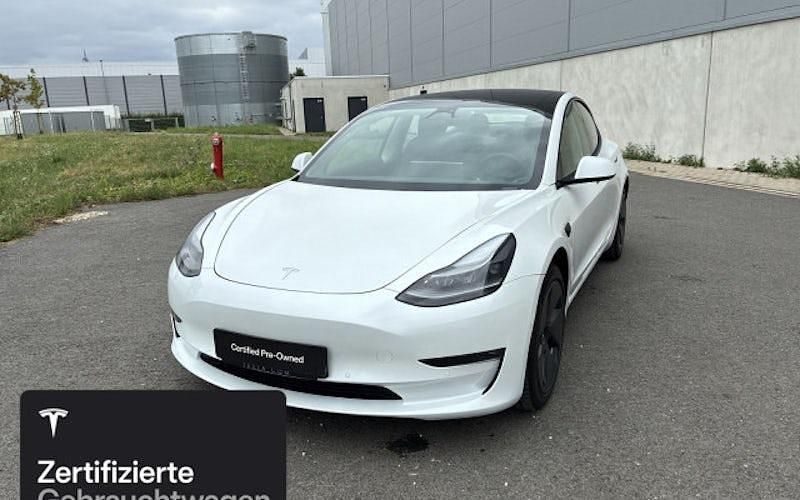 Weiß Gebraucht 2021 Tesla Model 3 Long Range Limousine | 29.600 € (Teuer) - Bild 1/4