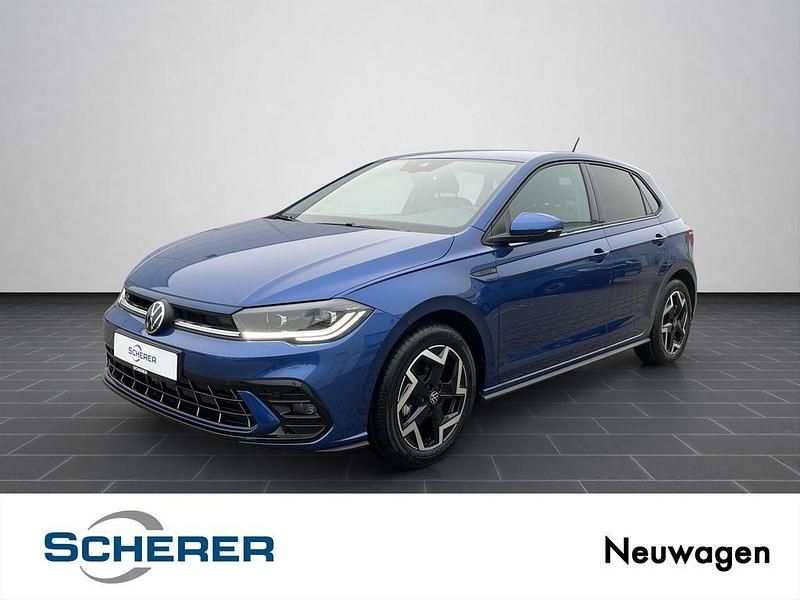 Blau (reef blue metallic) Neu 2025 VW Polo R-line Limousine | 35.735 € - Bild 1/4