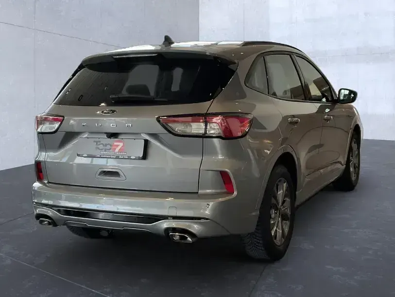 Usado Ford Kuga ST-Line 150 HP (110 kW) 2024 Prateado SUV