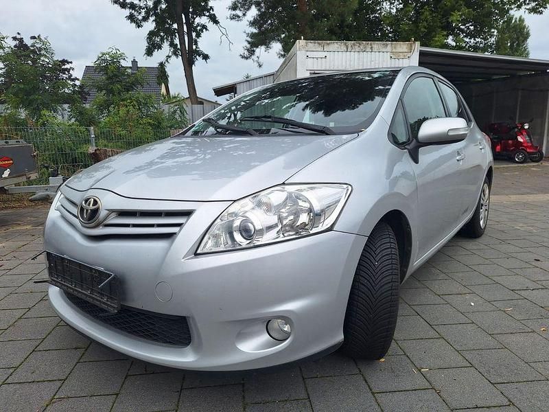 Gebraucht Toyota Auris Edition 99 PS (72 kW) 2011 Silber Kleinwagen