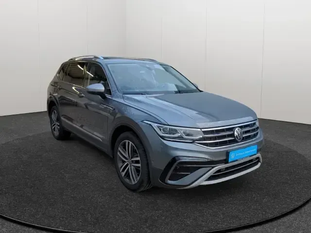 Gebraucht VW Tiguan Allspace Elegance 200 PS (147 kW) 2023 Grau SUV