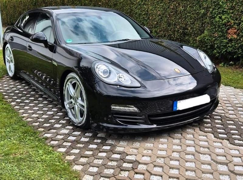 Gebraucht Porsche Panamera 250 PS (183 kW) 2012 Schwarz Kleinwagen