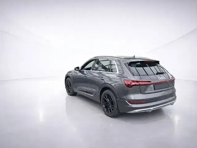 Second-hand Audi e-tron S-Line 300 kW (408 CP) 2022 Gri SUV