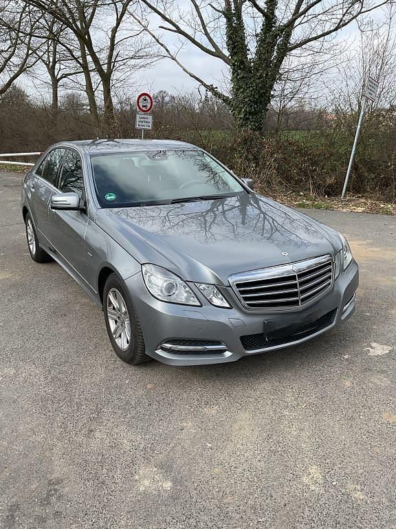 Gebraucht Mercedes E200 136 PS (100 kW) 2011 Grau Limousine