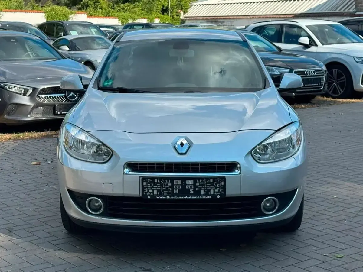Gebraucht Renault Fluence Dynamique 110 PS (80 kW) 2010 Silber Limousine