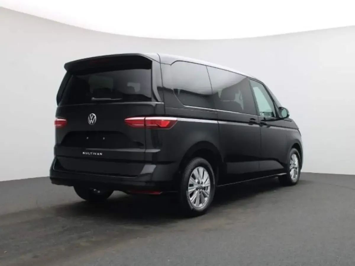 Second-hand VW Multivan Life 150 CP (110 kW) 2024 Monovolum