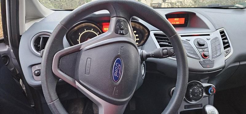 Gebraucht Ford Fiesta 60 PS (44 kW) 2010 Grau Kleinwagen