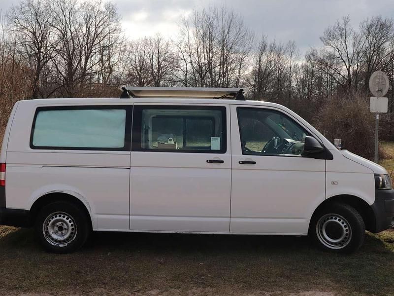 Weiß Gebraucht 2010 VW T5 Comfortline Van | 7.900 € (Etwas zu teuer) - Bild 1/4