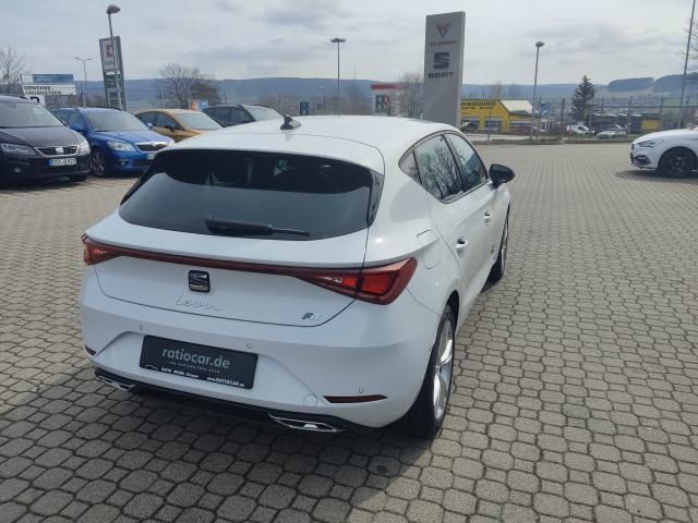 Glacial/nevada weiss metallic Gebraucht 2025 Seat Leon FR Limousine | 32.980 € (Etwas zu teuer) - Bild 1/4