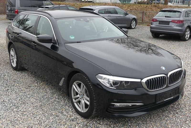 Gebraucht BMW 520 Performance 190 PS (139 kW) 2017 Black sapphire metallic Kombi