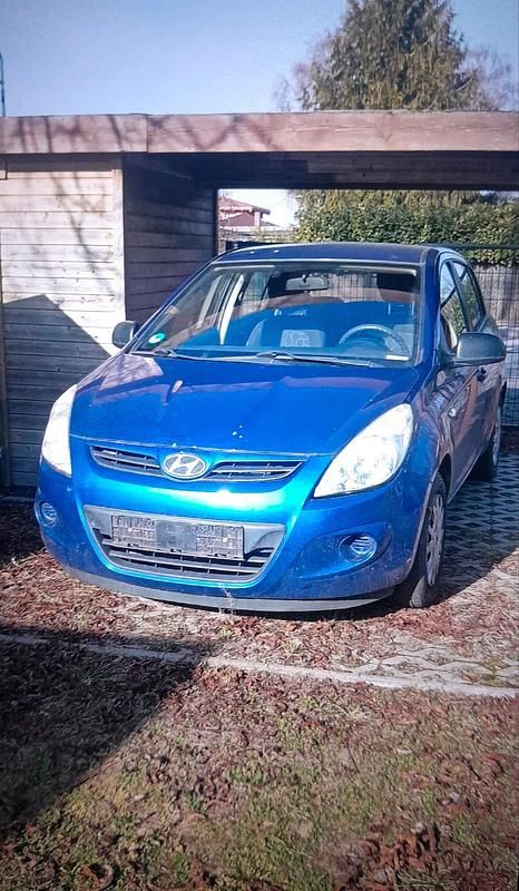 Gebraucht Hyundai i20 77 PS (56 kW) 2010 Blau Kleinwagen