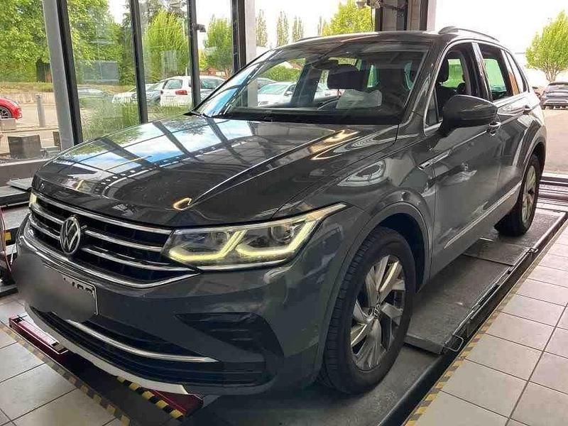 Grau Gebraucht 2021 VW Tiguan Elegance SUV | 25.490 € (Guter Preis) - Bild 1/4