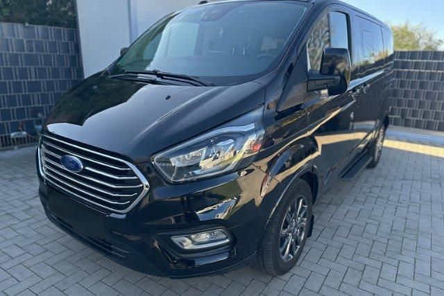 Gebraucht Ford Tourneo Titanium 185 PS (136 kW) 2022 Schwarz metallic Van / Kleinbus