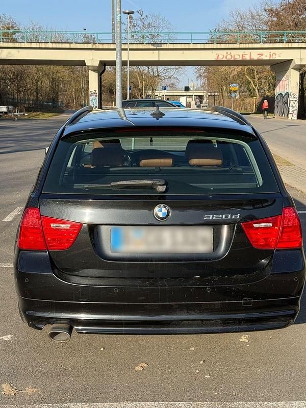 Gebraucht BMW 320 Exclusive 184 PS (135 kW) 2011 Schwarz Kombi