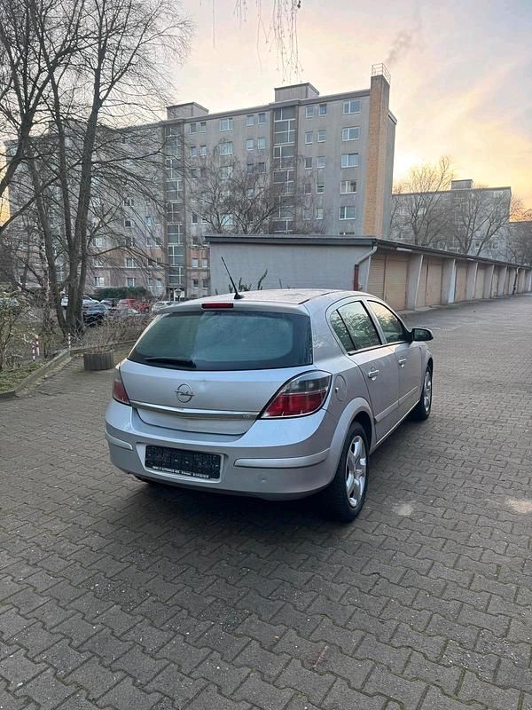 Silber Gebraucht 2009 Opel Astra Kleinwagen | 1.699 € (Superpreis) - Bild 1/4