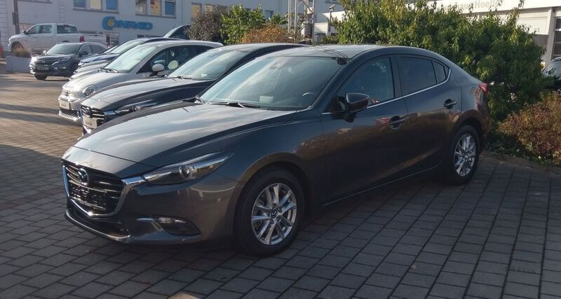 Grau Gebraucht 2017 Mazda 3 Exclusive-Line Limousine | 12.800 € (Etwas zu teuer) - Bild 1/4