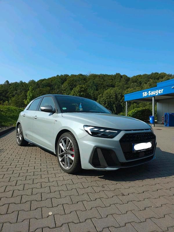 Grau Gebraucht 2023 Audi A1 S-Line Kleinwagen | 29.999 € (Etwas zu teuer) - Bild 1/4