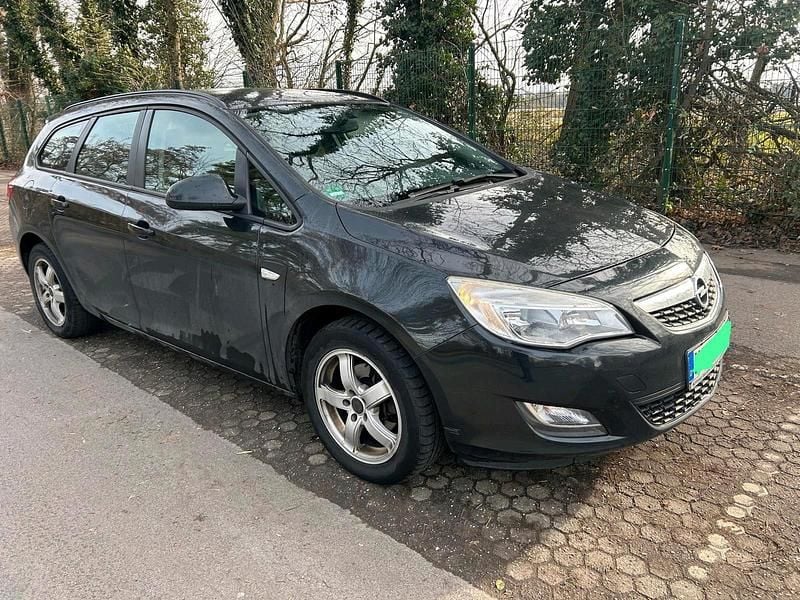 Gebraucht Opel Astra Edition 120 PS (88 kW) 2012 Schwarz Kombi