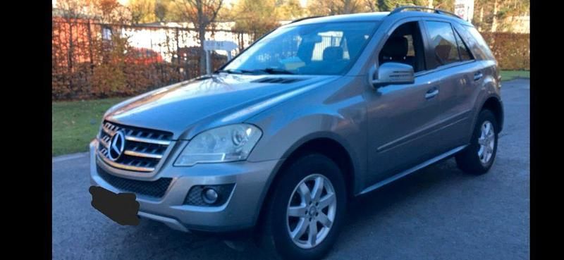 Silber Gebraucht 2010 Mercedes ML300 SUV | 13.999 € (Fairer Preis) - Bild 1/4