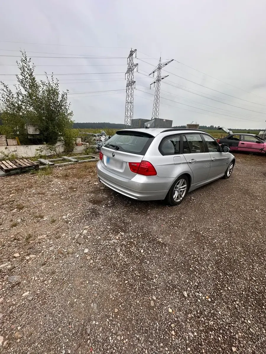 Gebraucht BMW 320 184 PS (135 kW) 2011 Silber Kombi