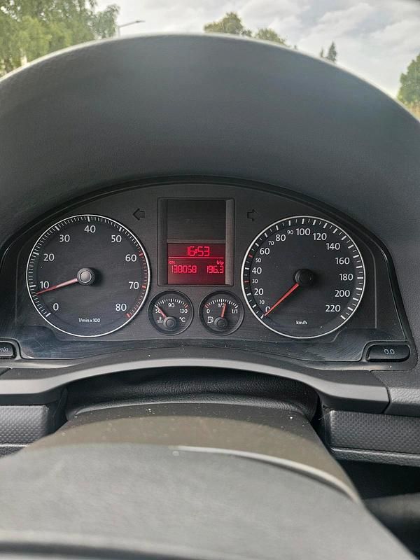 Grün Gebraucht 2004 VW Golf V Limousine | 3.000 € (Fairer Preis) - Bild 1/4