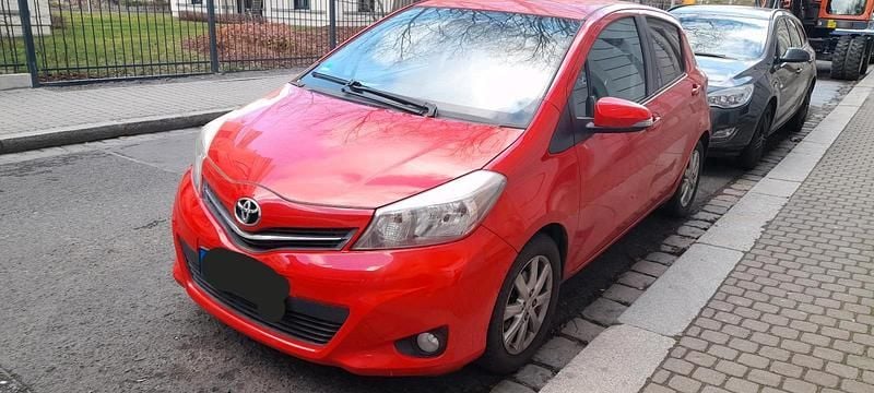 Gebraucht Toyota Yaris 99 PS (72 kW) 2012 Rot Kleinwagen