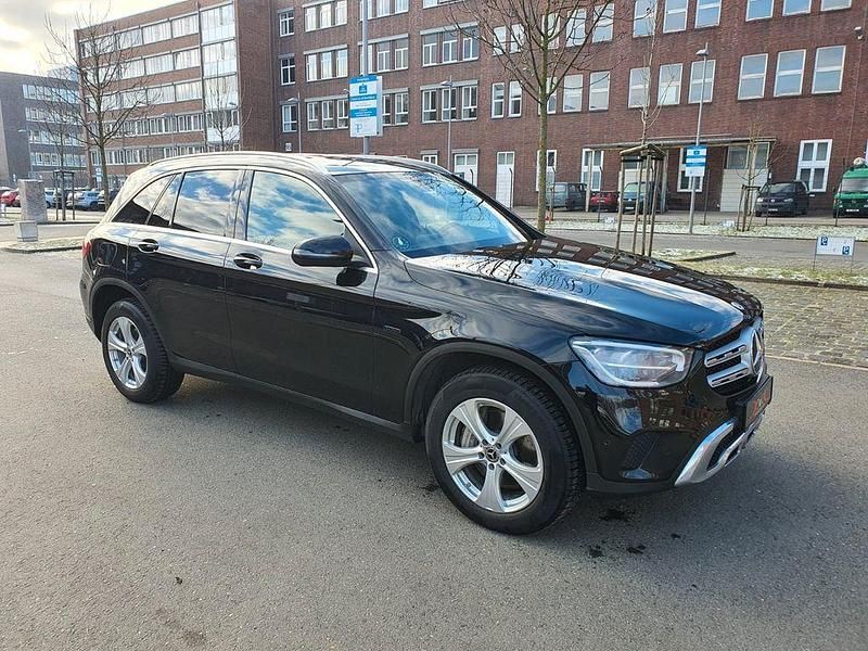 Gebraucht Mercedes GLC300 194 PS (142 kW) 2020 Schwarz SUV