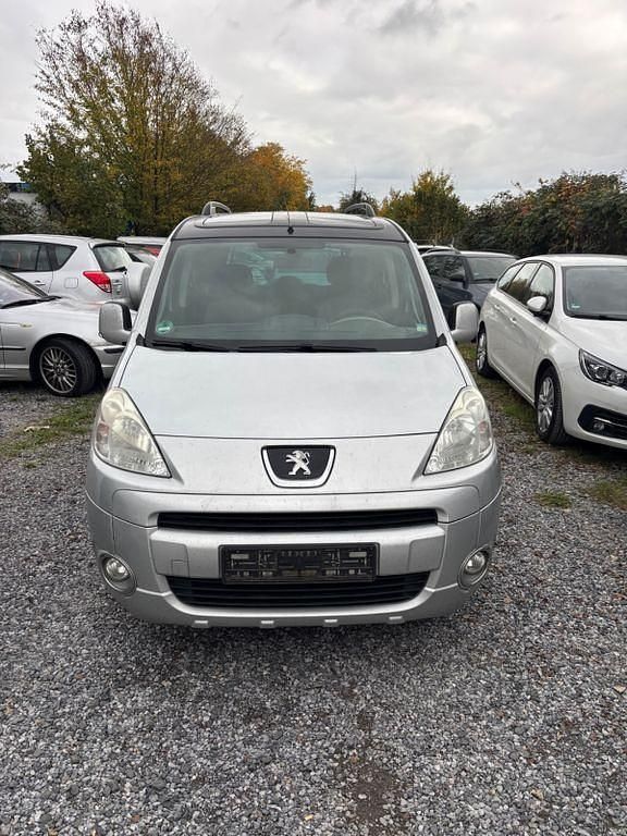 Grau Gebraucht 2011 Peugeot Partner Tepee Van / Kleinbus | 3.450 € (Fairer Preis) - Bild 1/4