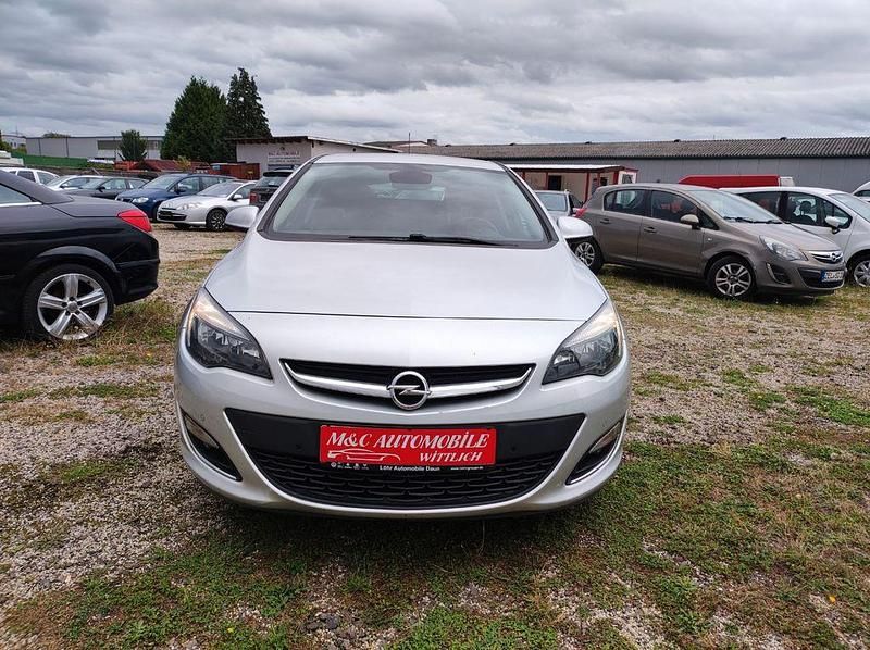 Gebraucht Opel Astra 140 PS (102 kW) 2013 Silber Limousine