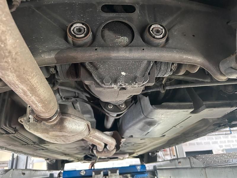 Gebraucht Mercedes E220 150 PS (110 kW) 1992 Silber Limousine