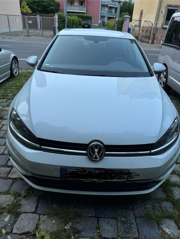 Weiß Gebraucht 2018 VW Golf VII Comfortline Limousine | 12.200 € (Fairer Preis) - Bild 1/4
