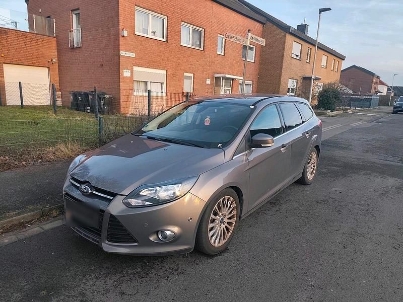 Braun Gebraucht 2012 Ford Focus Kombi | 2.500 € (Superpreis) - Bild 1/4