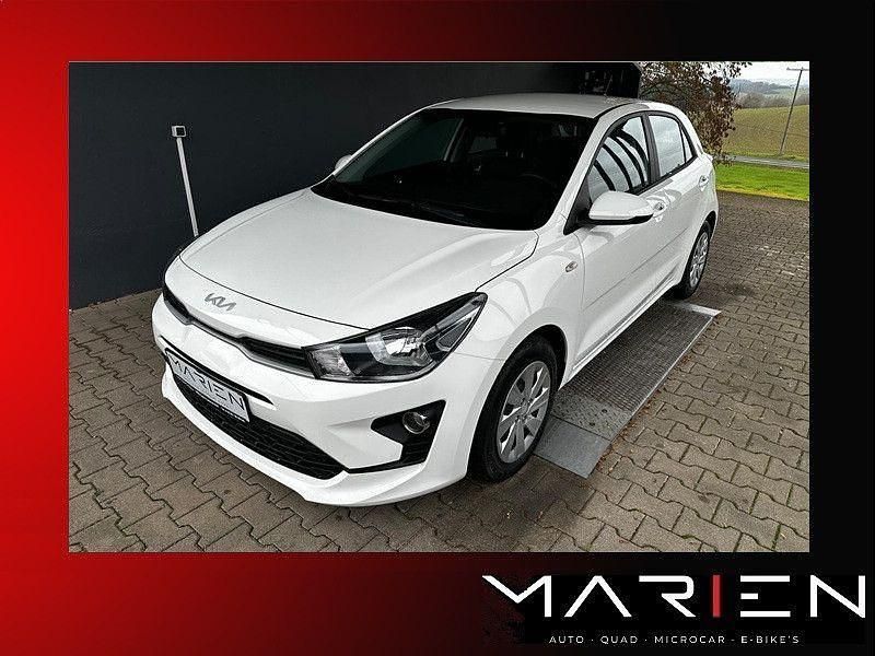 Weiß Gebraucht 2023 Kia Rio Edition 7 Limousine | 12.490 € (Fairer Preis) - Bild 1/4