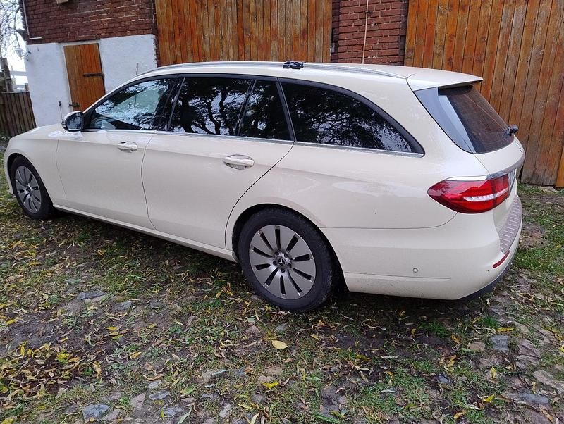 Beige Gebraucht 2020 Mercedes E200 Kombi | 18.000 € (Superpreis) - Bild 1/4