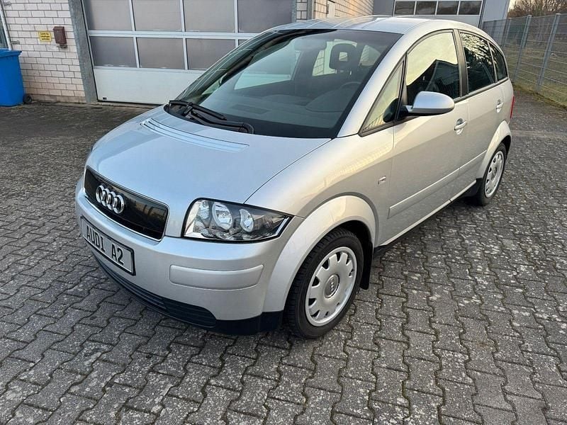 Usado Audi A2 Design 75 HP (55 kW) 2003 Prateado Citadino