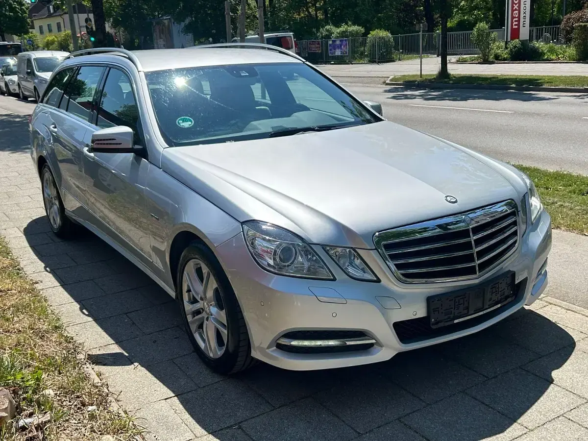 Gebraucht Mercedes E250 Avantgarde 204 PS (150 kW) 2010 Silber Kombi