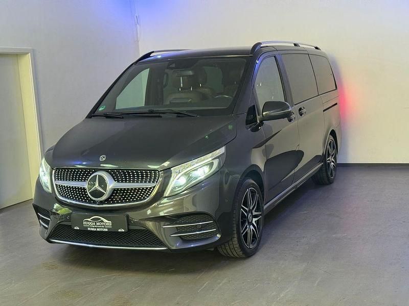 Grau Gebraucht 2019 Mercedes V300 AMG Van / Kleinbus | 45.950 € (Etwas zu teuer) - Bild 1/4