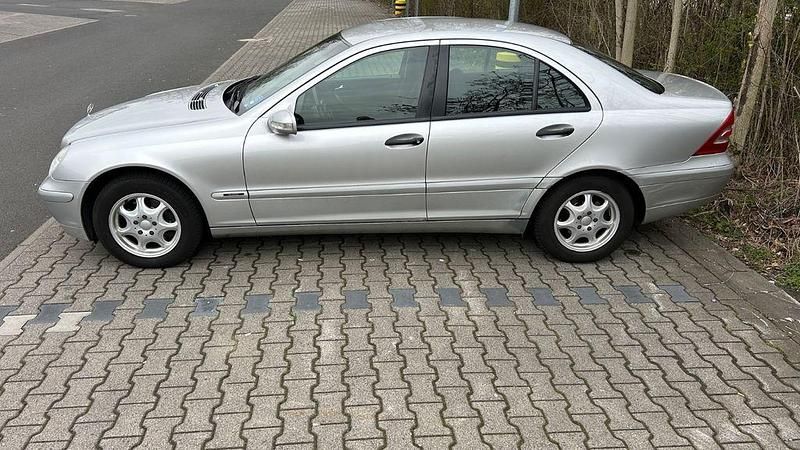 Gebraucht Mercedes C180 Classic 143 PS (105 kW) 2002 Silber Limousine