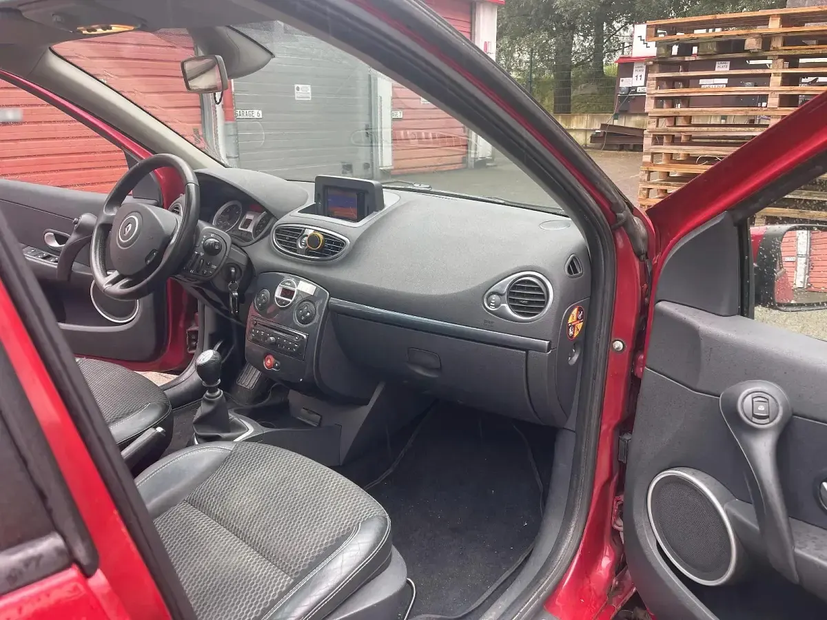 Gebraucht Renault Clio 103 PS (75 kW) 2009 Rot Kombi