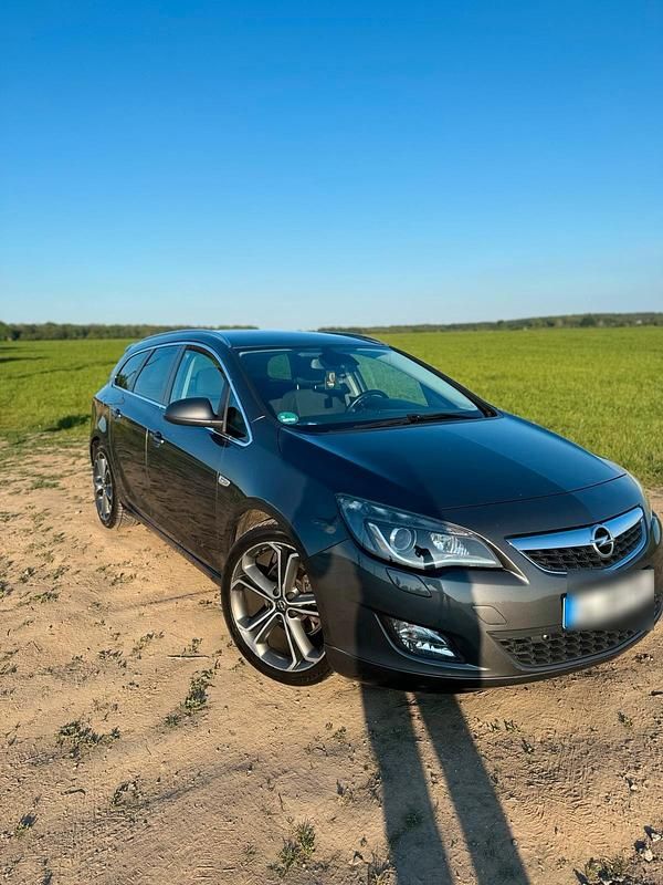 Gebraucht Opel Astra 162 PS (119 kW) 2012 Grau Kombi