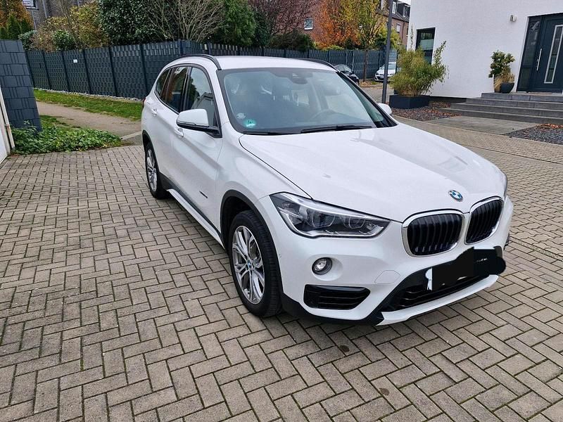 Weiß Gebraucht 2018 BMW X1 Sport Line SUV | 17.500 € (Superpreis) - Bild 1/4