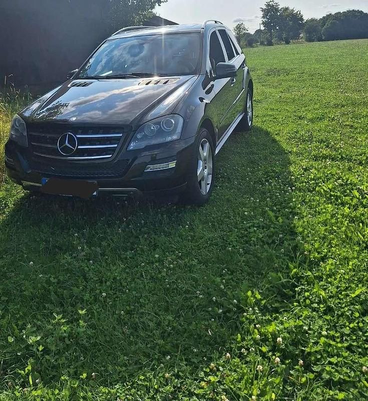Schwarz Gebraucht 2011 Mercedes ML300 SUV | 17.000 € (Teuer) - Bild 1/1