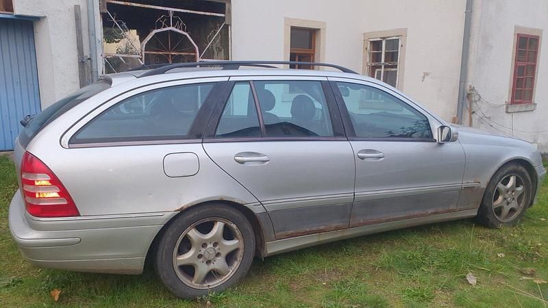 Silber Gebraucht 2001 Mercedes C240 Kombi | 950 € (Fairer Preis) - Bild 1/4