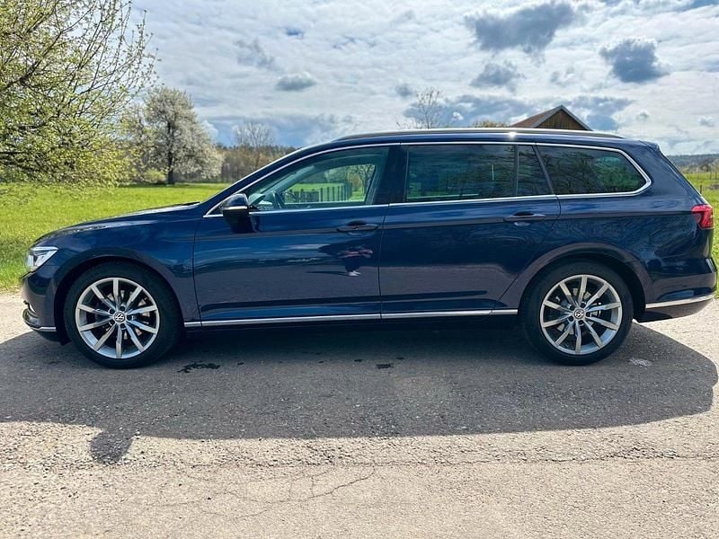 Gebraucht VW Passat R-line 220 PS (161 kW) 2017 Blau Kombi