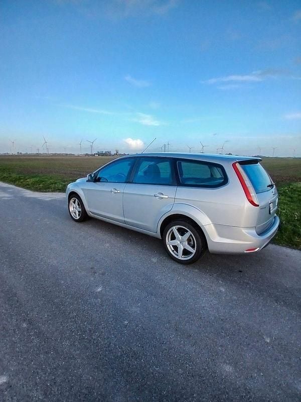 Gebraucht Ford Focus Viva 101 PS (74 kW) 2010 Silber Kombi