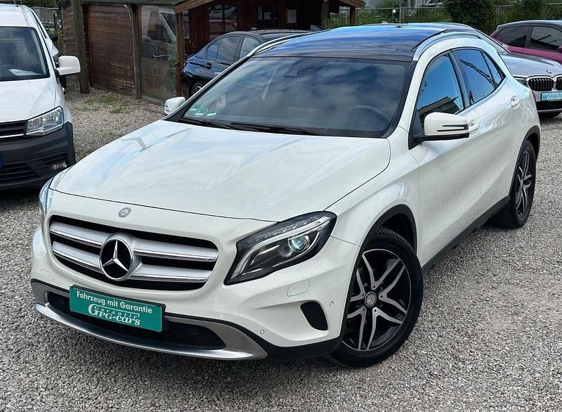 Weiß Gebraucht 2016 Mercedes GLA180 SUV | 16.990 € (Fairer Preis) - Bild 1/4