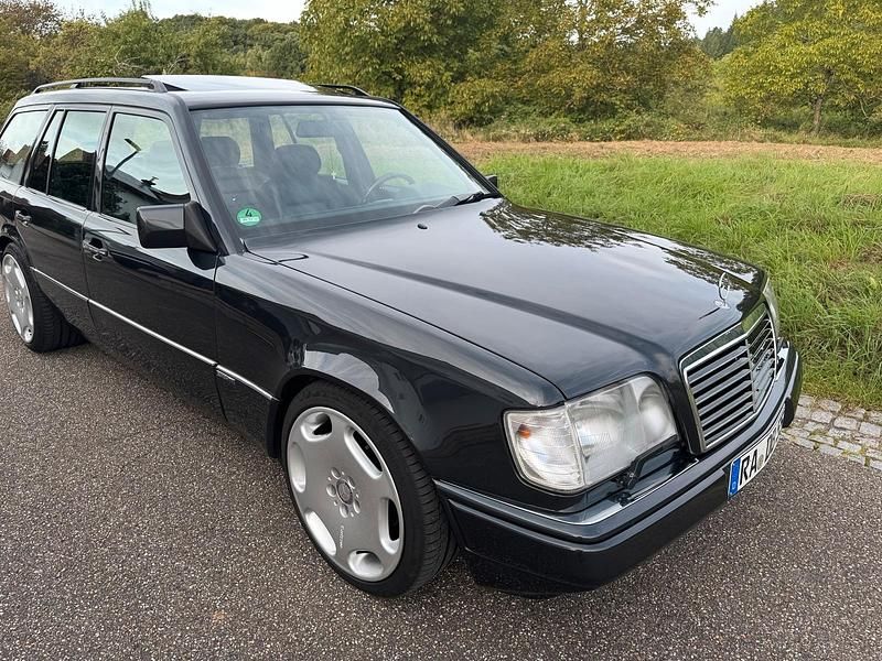 Schwarz Gebraucht 1996 Mercedes E320 Sportline Kombi | 19.750 € - Bild 1/4