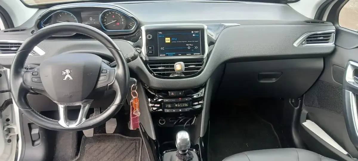 Gebraucht Peugeot 2008 Allure 102 PS (75 kW) 2019 Weiß SUV