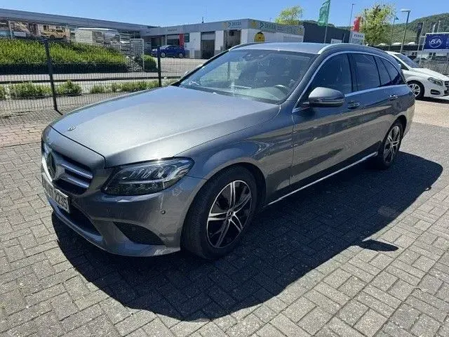 Gebraucht Mercedes C180 Avantgarde 156 PS (114 kW) 2020 Selenitgrau Kombi