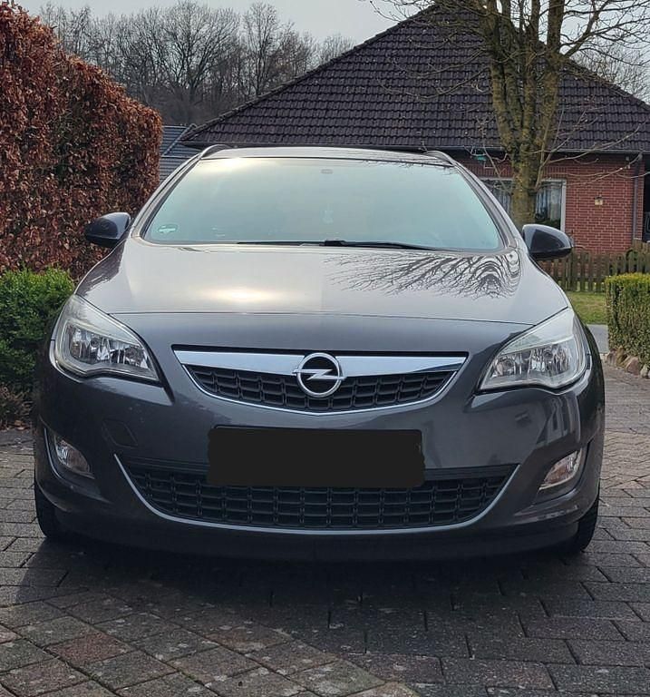 Gebraucht Opel Astra Selection 116 PS (85 kW) 2011 Grau Kombi